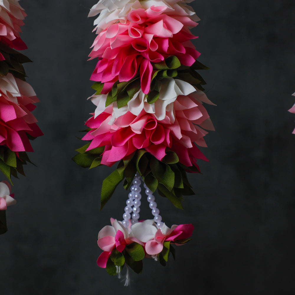 It is perfect to drape from your fireplace mantel or stairway railing paired with matching decorations for a festive display